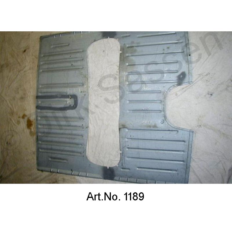 Au sol de la voiture, à l'avant et à l'arrière (pour une restauration totale)