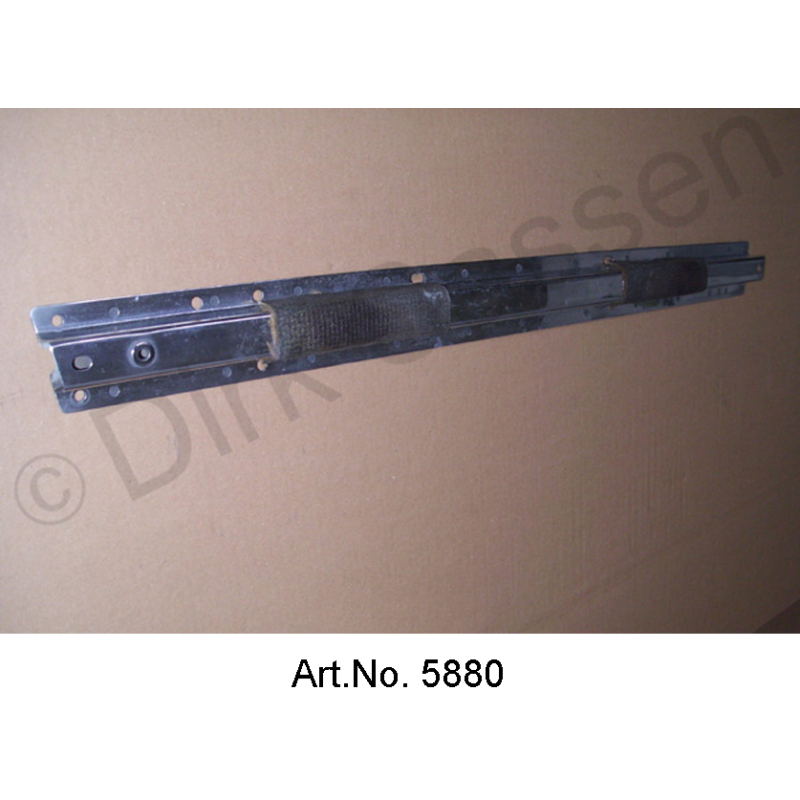 Traverse, entre les ailes avant, à partir de 1967, en aluminium, remis à neuf