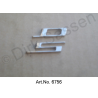 Emblem 'DS`, sur la plaque d'obturation du pilier C, à droite