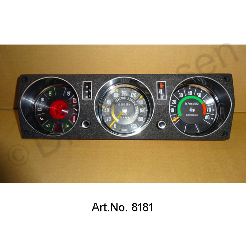 Cruscotto, dal 1969 al 1970, completamente rinnovato, con indicatore della temperatura dell'acqua